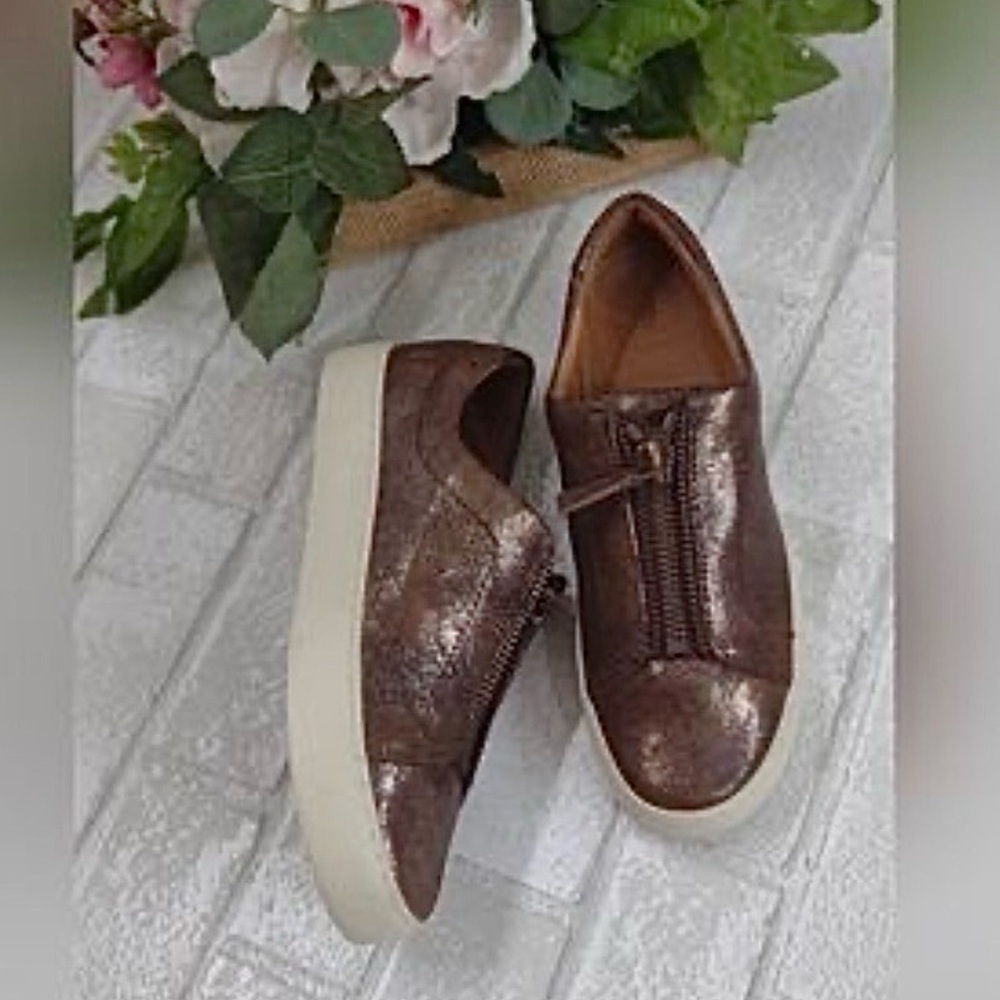 SALE 🛍️ FRYE Lena Zip Low Metallic Copper sneakers Womens size 6